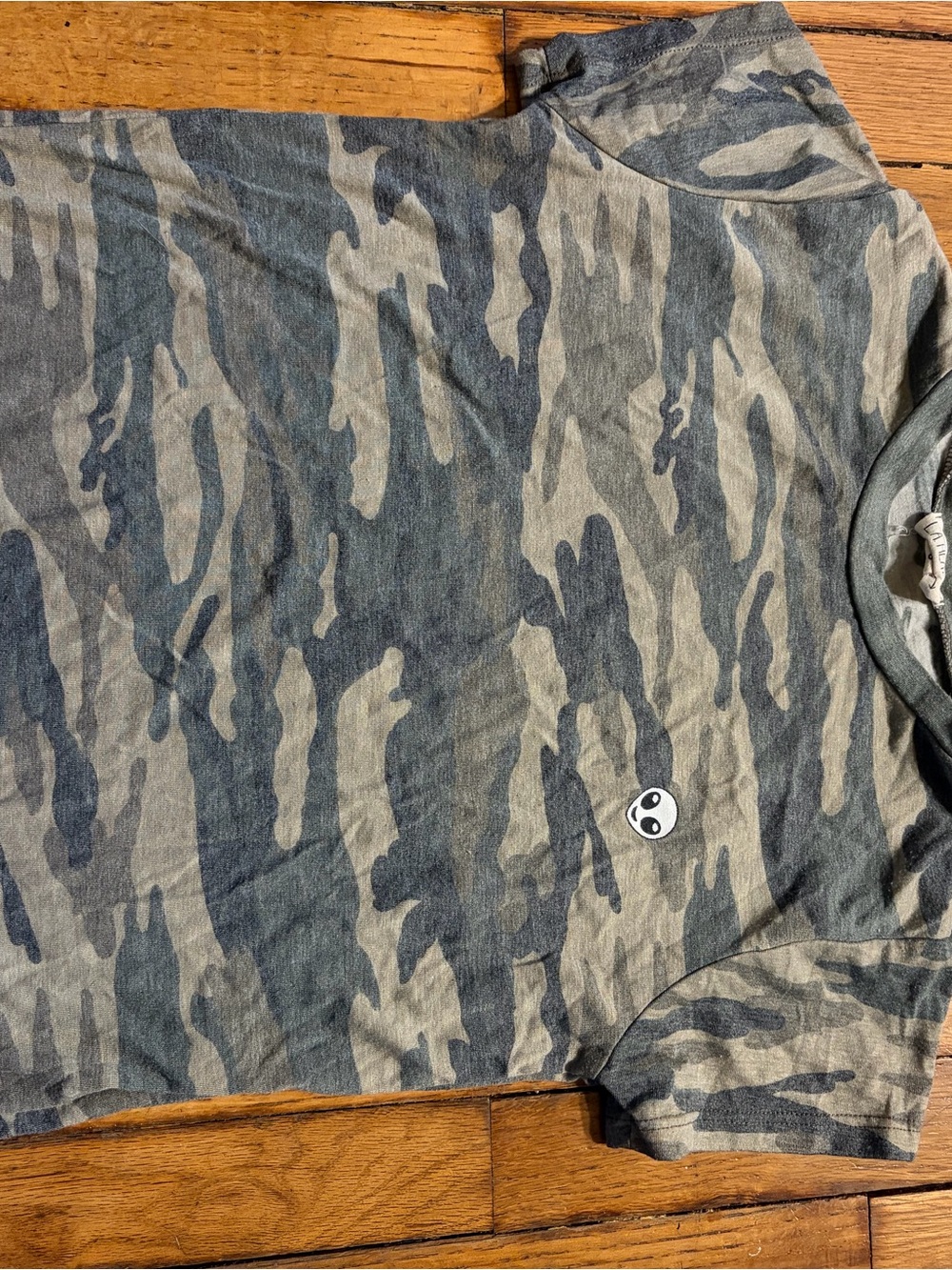 LA hearts Camo Print Short Sleeve women’s Shirt - Gray/Olive